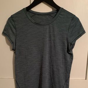 Size 6 lulu tee